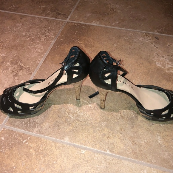 Shoes - Picture 5 of 5